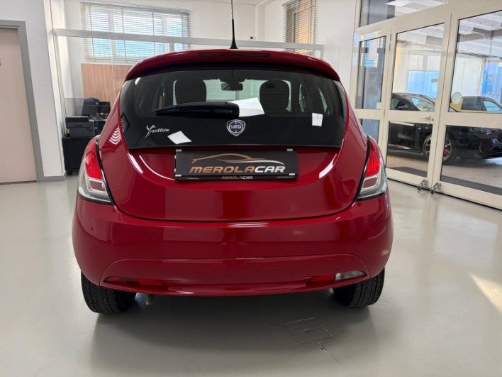 Lancia Ypsilon 1.2 Silver 69cv unico proprietario - immagine 5